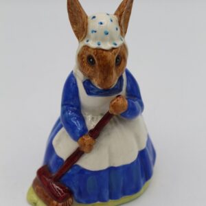 Vintage Royal Doulton Mrs. Bunnykins "Clean Sweep" Figurine D86  D 86, 1972