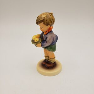 Hummel Gift From A Friend #485 Figurine 5 1/4 Inches Tall TMK 7