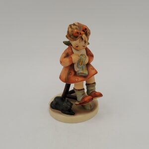 Hummel Figurine "Mothers Helper" TMK 5 #188