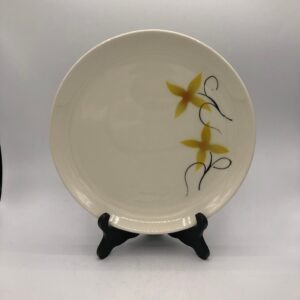 HYCROFT "Daizy" Pattern Dinner Plate c. 1964-1970 - Hand Painted, Medicine Hat, Alberta