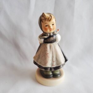 Hummel Figurine #498 "All Smiles" TMK 7  Limited Edition Figurine 1997