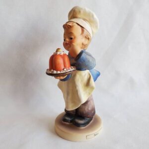 Hummel Figurine "Baker" TMK #5 Goebel, Germany #128