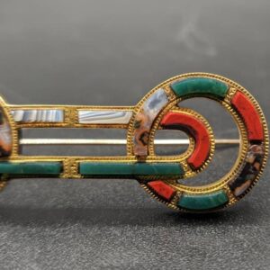 Antique Victorian Scottish agate Brooch - 9k gold "Loveknot" design Two registry hallmarks; 1600 Appraisal, c 1880