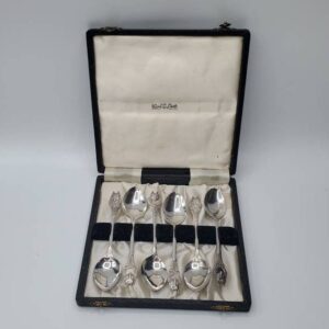 Set of 6 Boy Scouts Spoons in Black Case, Vintage Chester EP Co. Silver Plated Spoons, Wolf or Fox Ends