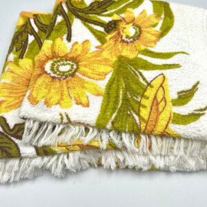 Vintage NOS Pair of Cambridge Cotton Fringed Bath Towels w/ Yellow Flowers  44x23"  made in Canada