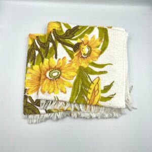 Vintage NOS Pair of Cambridge Cotton Fringed Bath Towels w/ Yellow Flowers  44x23"  made in Canada