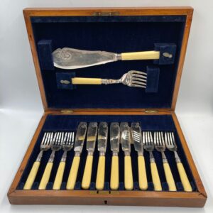 Circa 1909 J.A. Scholes Sterling Collar 14 Piece Fish Set Includes 6 Forks, 6 Knives, Serving Knife and Fork