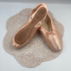 Vintage Gamba Ballet Shoes size 7, made in England, Like New Style 52B