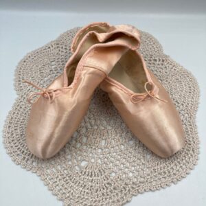 Vintage Gamba Ballet Shoes size 7, made in England, Like New Style 52B