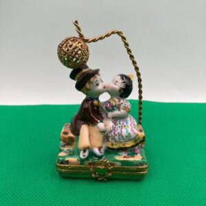 Vintage Sinclair Limoges France Kissing Couple Trinket Box; limited edition 213/750, hand-painted trinket box