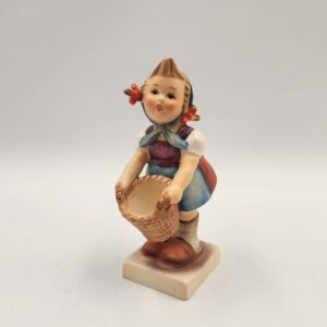 Hummel Figurine Little Helper TMK 4 #73