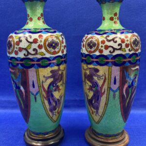 Beautiful Antique Pair of Japanese Cloisonne Vases - Meiji Period (1868-1912)