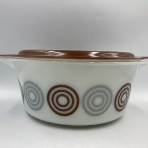 Vintage 2 1/2 quart PYREX Cosmopolitan Casserole Dish with Lid 475-B